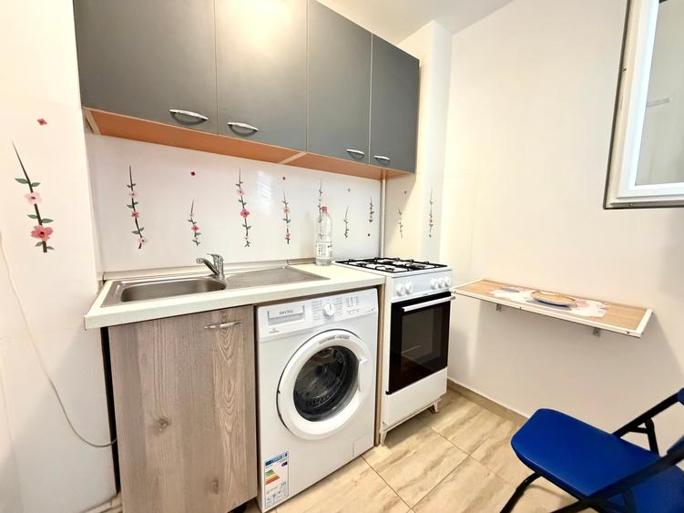 Garsonieră decomandată, mobilată în Banca Națională