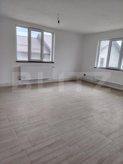 Casă individuală cu 8 camere cu Canalizare în Exterior Nord