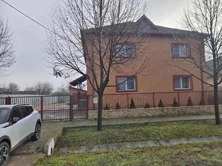Casă cu 6 camere cu Teren 530 Mp în Central