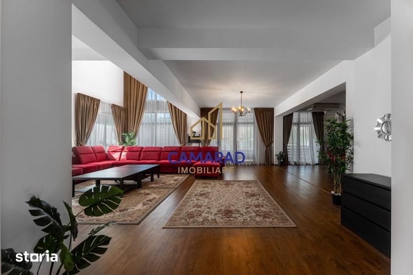 Casă cu 8 camere cu Teren 1000 Mp în Central