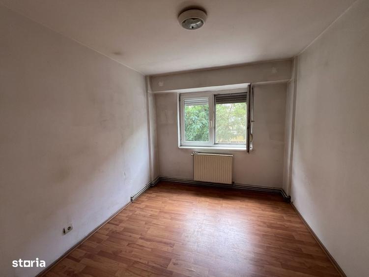 Apartament cu 4 camere în Micro 16