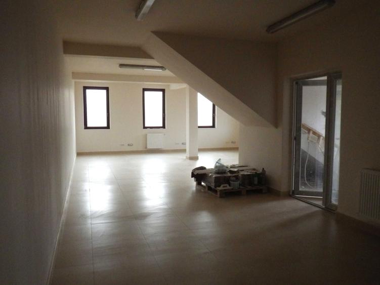 Casă cu 4 camere cu Teren 370 Mp în Central