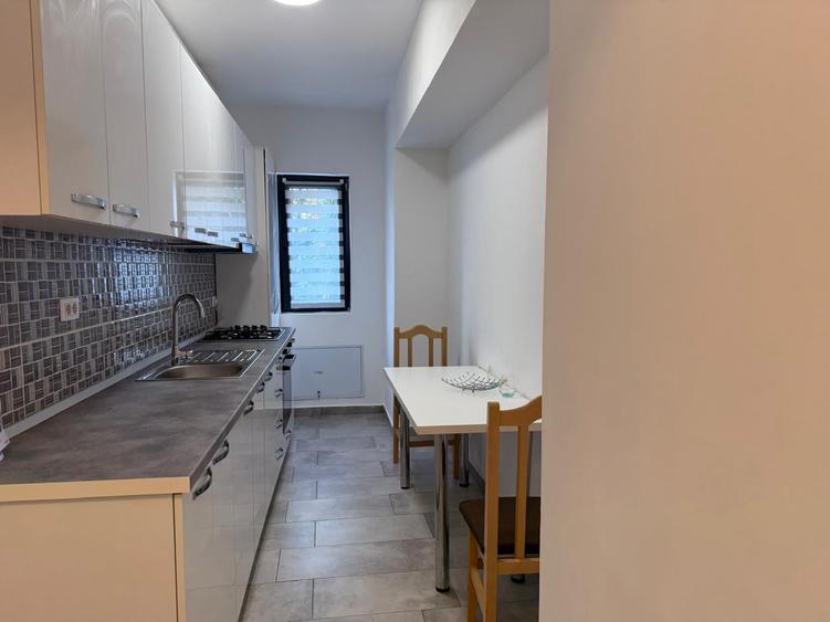 Apartament cu 2 camere decomandat în Apărătorii Patriei