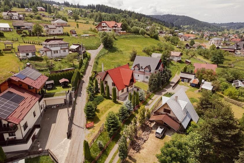 Casă cu 5 camere cu Teren 476 Mp în Central