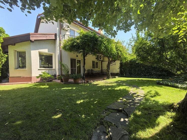 Casă individuală cu 4 camere cu Piscina în Iancu Nicolae
