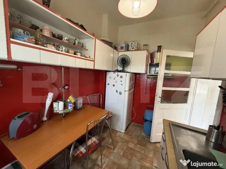 Apartament cu 3 camere decomandat în Central