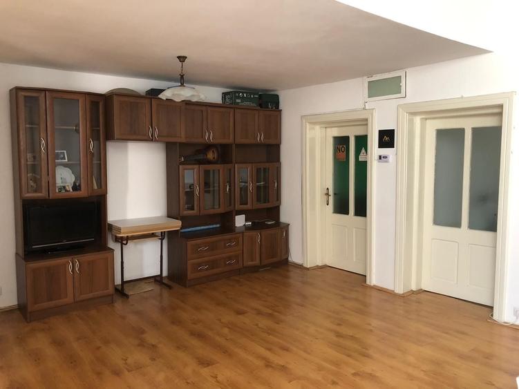 Casă cu 3 camere în Central