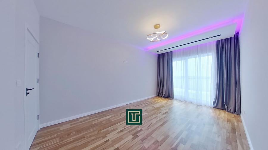 Penthouse cu 3 camere semidecomandat în Miorița