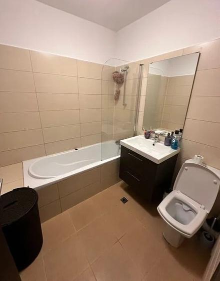 Apartament cu 3 camere semidecomandat în Brâncoveanu