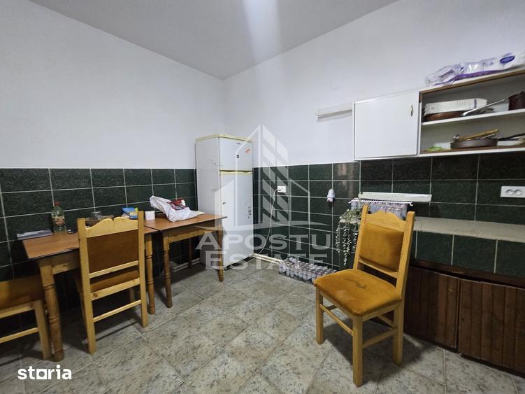 Casă cu 8 camere cu Teren 1140 Mp în Central