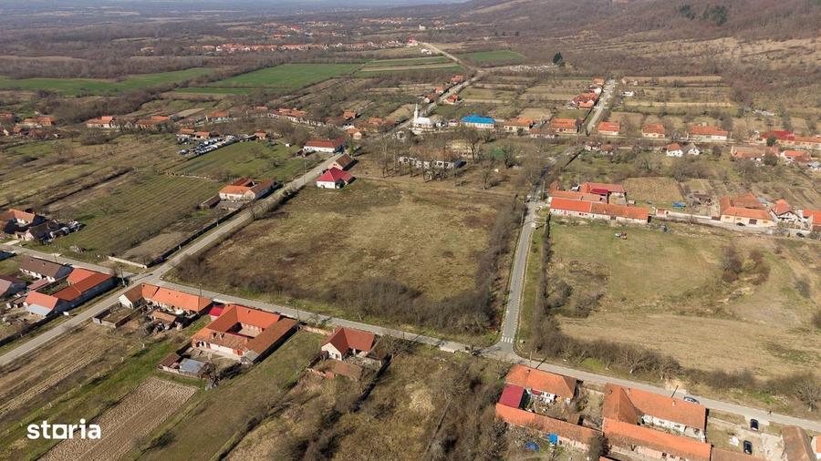Casă cu 4 camere în Jupani