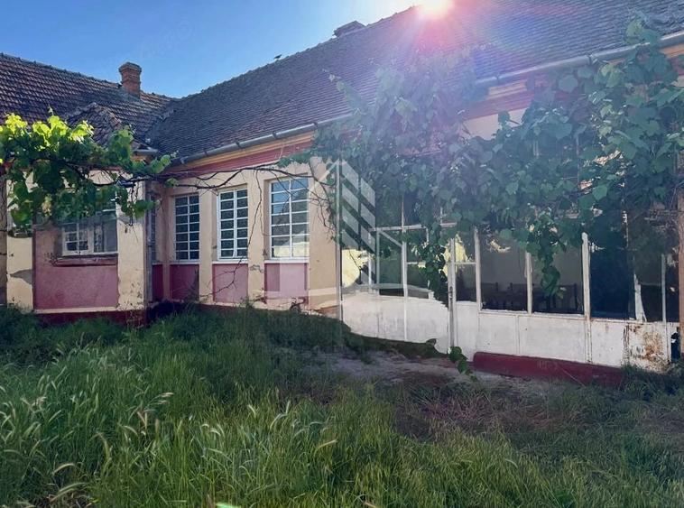 Casă cu Teren 1600 Mp în Central