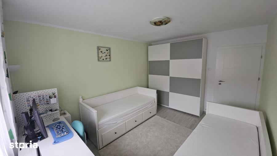 Apartament cu 4 camere decomandat în Dârste