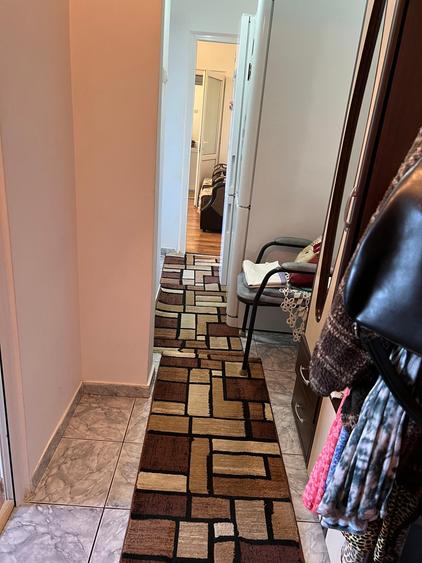 Apartament cu 3 camere semidecomandat în Valea Călugărească