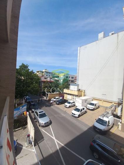 Apartament cu 3 camere semidecomandat, mobilat în Herăstrău