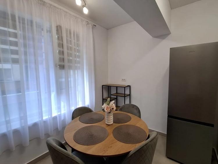 Apartament cu 2 camere decomandat, mobilat în Apărătorii Patriei
