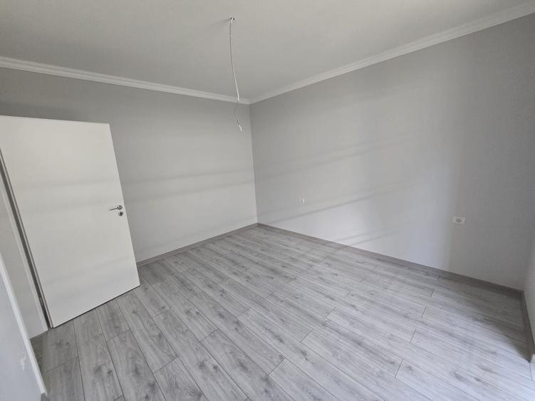 Apartament cu 2 camere decomandat în Girocului