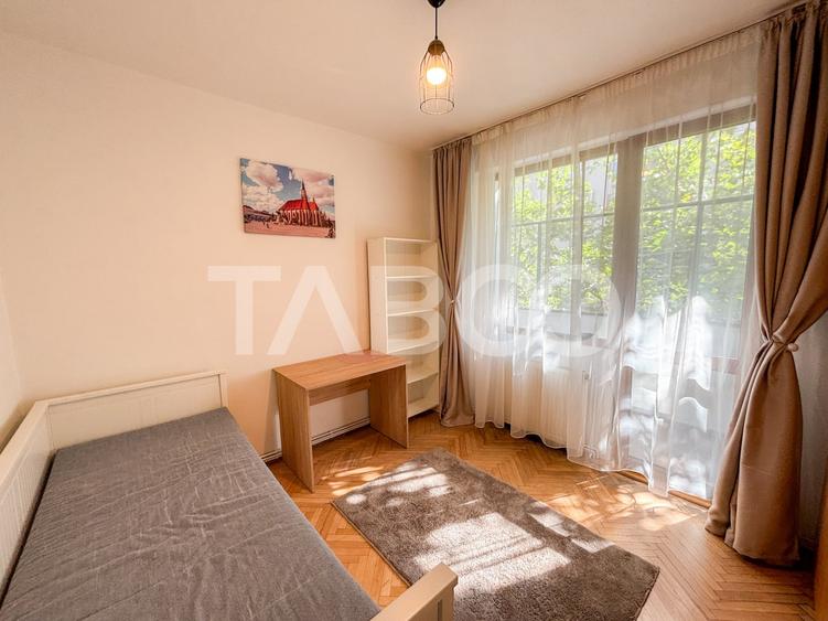 Apartament cu 3 camere decomandat, mobilat în Horea