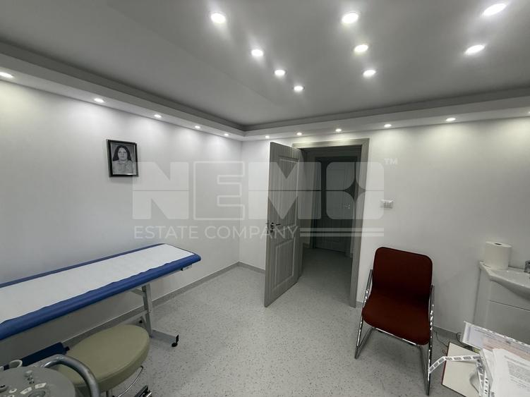 Casă individuală cu 6 camere cu Canalizare în Central