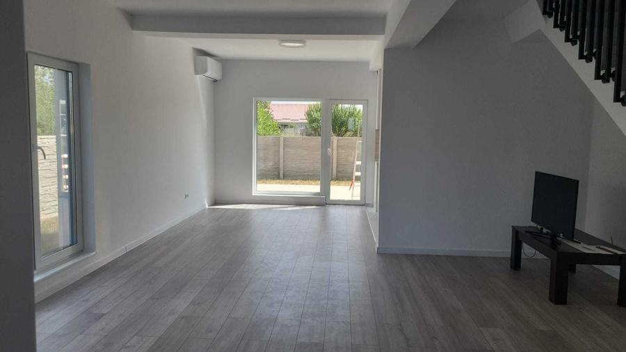 Apartament cu 3 camere decomandat în Moșnița Veche