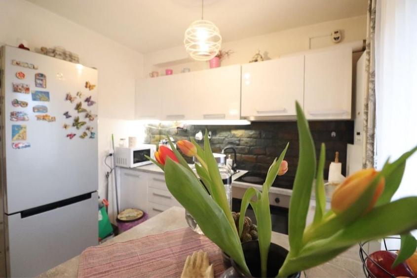 Apartament cu 3 camere decomandat în Florești