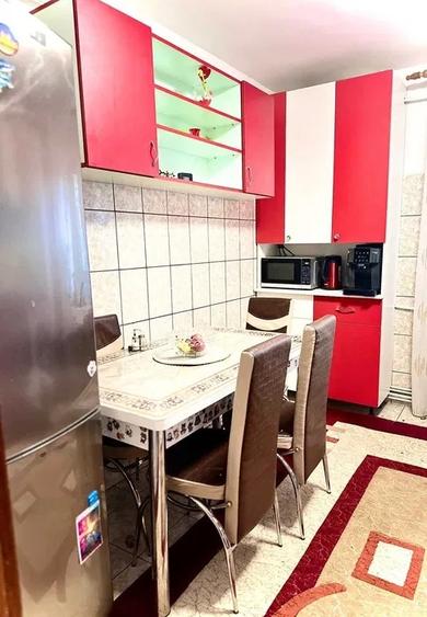 Apartament cu 2 camere decomandat, etajul 2/4, zona Dacia - 6