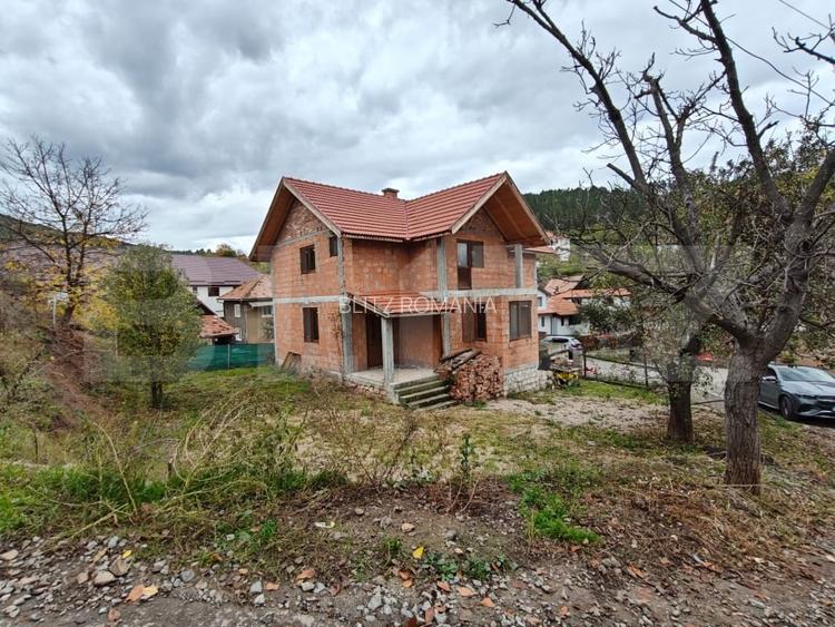 Casa individuala la rosu, 150mp, 500eurp/mp, Agarbiciu