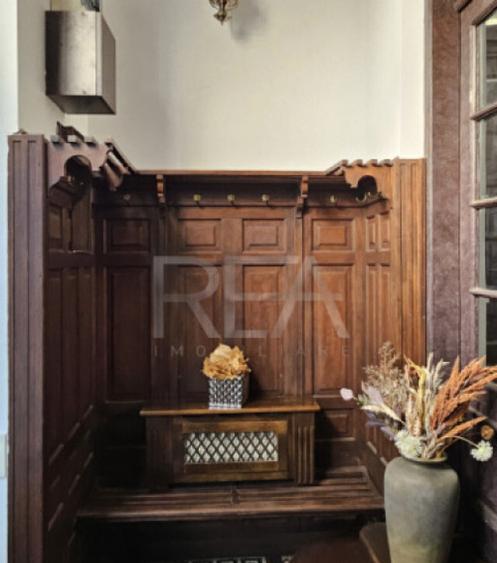 Casa de birouri de inchiriat 11 camere - 33