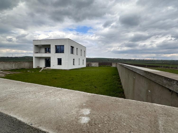PROPRIETATE DE INVESTITIE CASA+ 2 Ha de teren deschidere 60metri la drum - 4