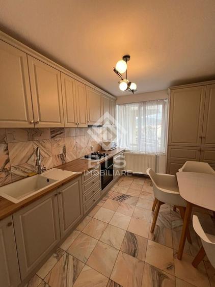 Apartament 3 camere de inchiriat - zona COROANA DE AUR - 1