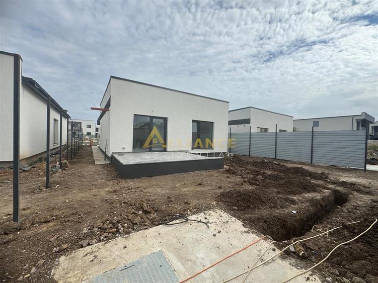 Casa individuala - 3 camere - 2 bai -361 mp teren - 5