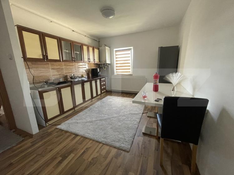 Apartament cu 2 camere semidecomandat, mobilat în Est
