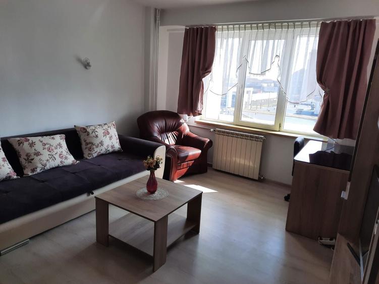Proprietar inchiriez apartament cu 2camere decomandate - 1