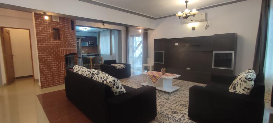 Apartament cu 3 camere semidecomandat în Sud