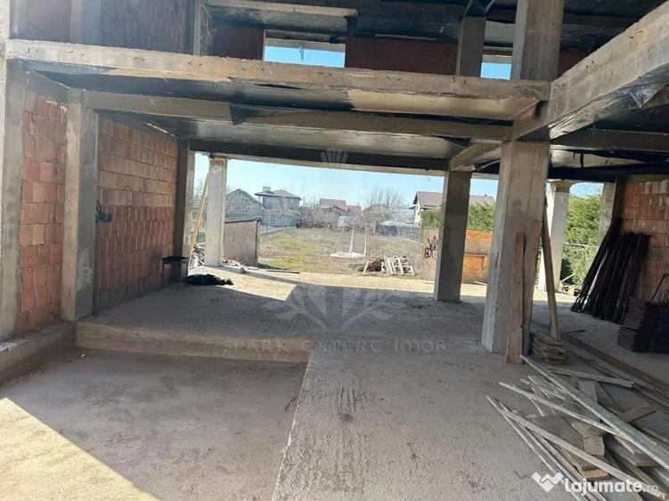 Casa la rosu. Strejnicu. 6 camere - 1