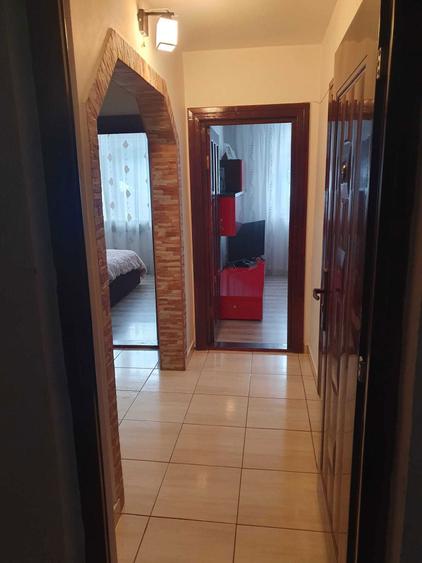 Vand apartament 2 camere zona Industriala str Cornisa - 1