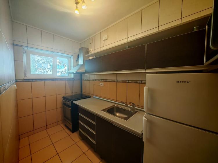 Ap. 3 camere,la 2-3 minute de mers la STB.Usor si rapid la metrou. - 7