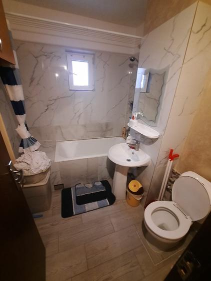 Apartament cu 3 camere decomandat, zona Baza 3 - 7