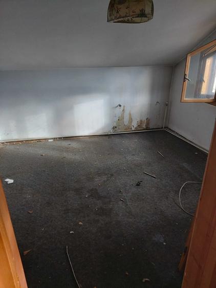 Casă cu 4 camere nedecomandat cu Teren 556 Mp în Central