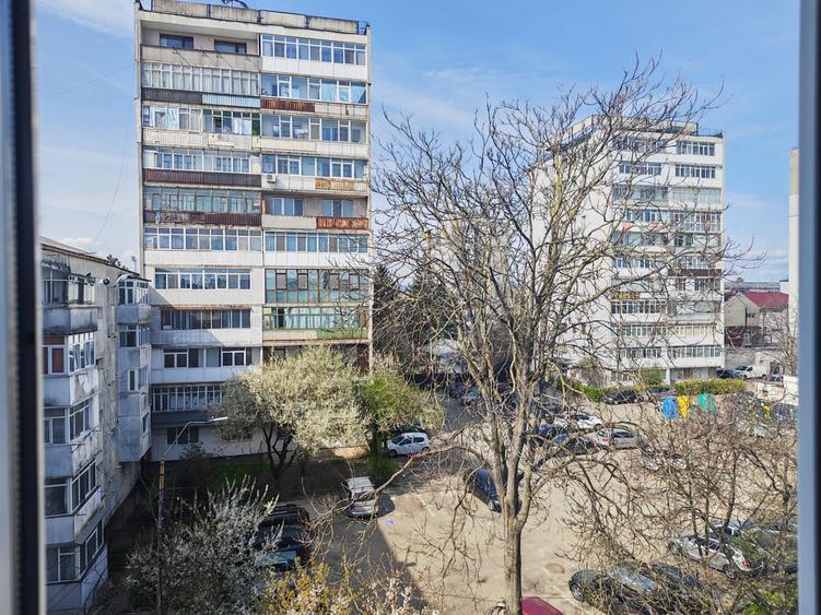 Apartament cu 3 camere semidecomandat în Zimbru