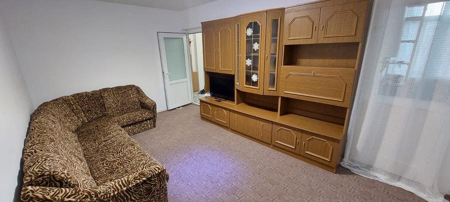 Apartament cu 3 camere, decomandat, zona Nicolina - 1