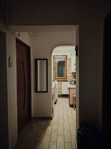 Inchiriez apartament 3 camere - 6