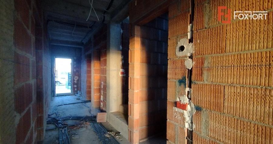 Duplex 5 camere, Becicherecu Mic - Garaj, terasa, Interior la Rosu - 9