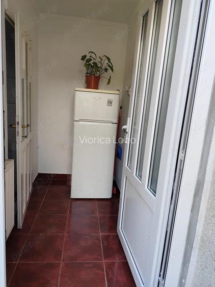 Ofer spre inchiriere garsoniera la curte intrare separate