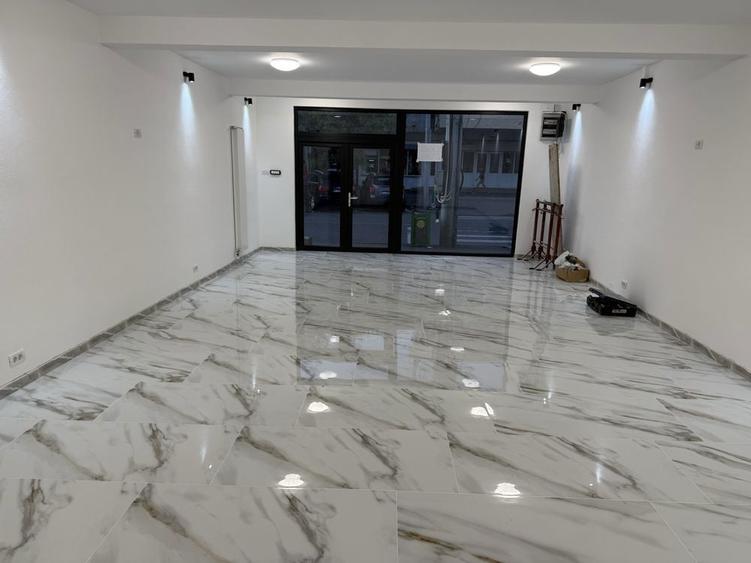 Spatiu comercial 80 mp central, vitrina mare, prima inchiriere - 3