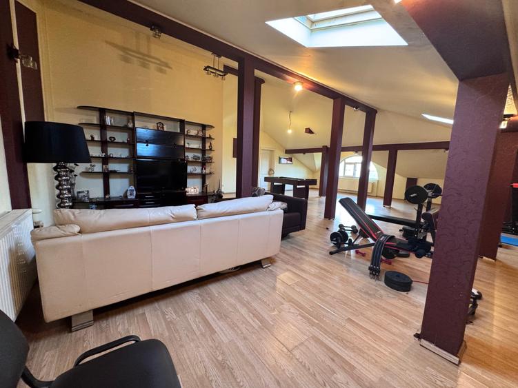 Casa deosebita sector 4 P+1+M. 6 cam.Util 418mp. Teren 1638mp - 42