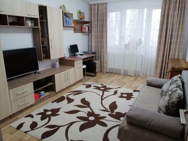 Apartament cu doua camere, decomandat - 2