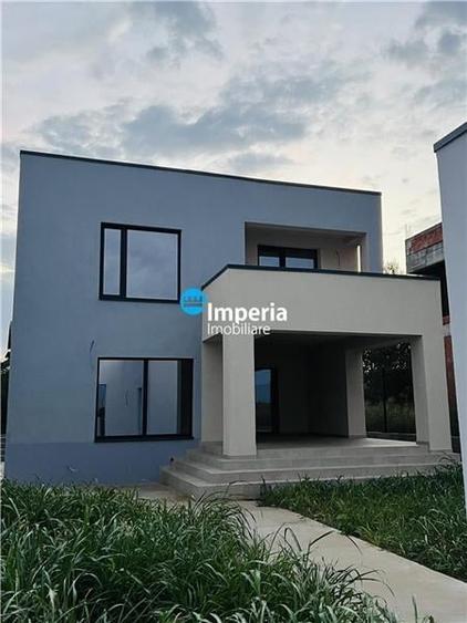 Persoana fizica de vanzare doua VILE DE LUX cu vedere la lac CORBEANCA - 1