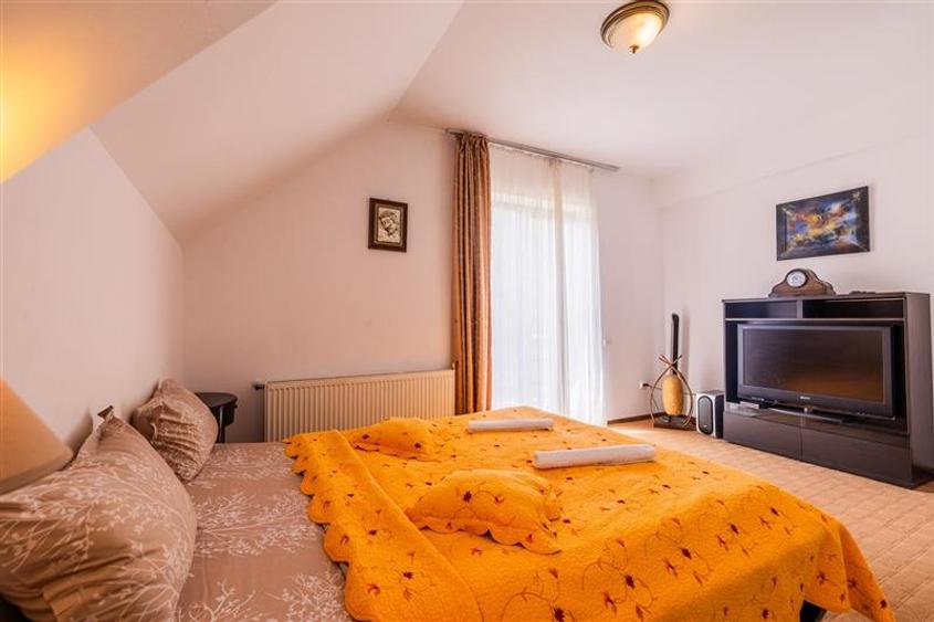 FILM! Complex turistic apreciabil, pe 2.000 mp teren in Cheile Rasnoavei, Brasov - 6