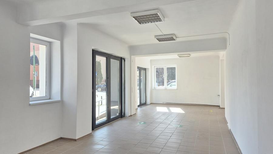 Spațiu comercial cu vizibilitate excelentă, strada Carpaților. - 4